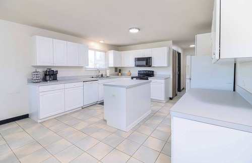 New Baltimore House | Modern 4BR Ranch Getaway – Convenient & Cozy