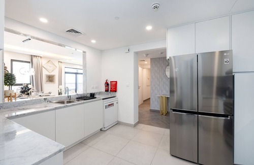 Umm Suqeim 3 Apartment | Modern 4BR w/Full Burj Al Arab View & Pvt Rooftop