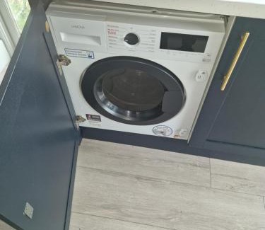 Thornton Heath Apartment | Modern 5 bedroom house with parking, London