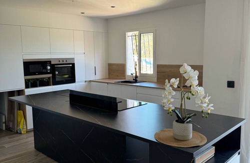 Les 3 Ponts Villa | MODERN 5-BEDROOM VILLA WITH SPA POOL AND AIR CONDITIONING