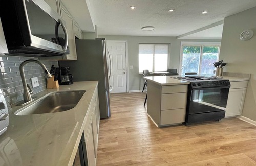 White City House | Modern 7BR Family Oasis in Salt Lake Valley