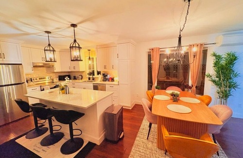 Moncton House | Modern 8 Bedroom Entire Home w/Backyard BBQ deck