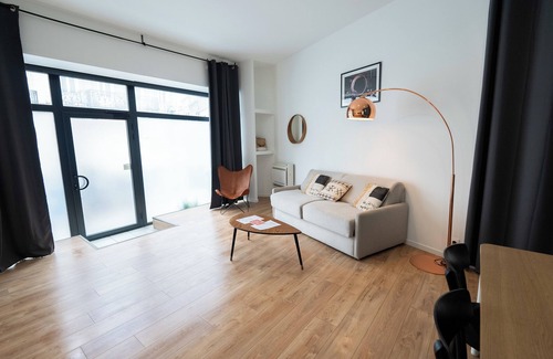 Chartrons Apartment | Modern Air Conditioned Apartment