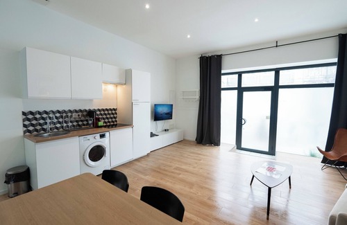 Chartrons Apartment | Modern Air Conditioned Apartment