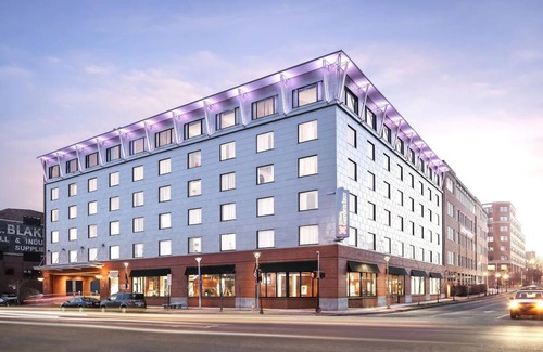 Old Port House | Modern Amenities in Historic Area | 2 Units w/Pool | Breakfast | 24h Gym