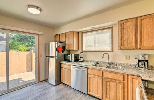 Abbott Loop House | Modern Anchorage Townhome 8 Mi to Downtown!