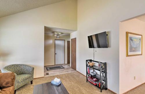 Abbott Loop House | Modern Anchorage Townhome 8 Mi to Downtown!