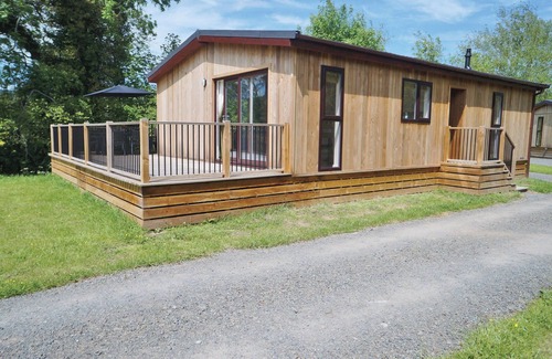 Hopton Castle Ski Chalet | Modern and contemporary lodge on a riverside setting.