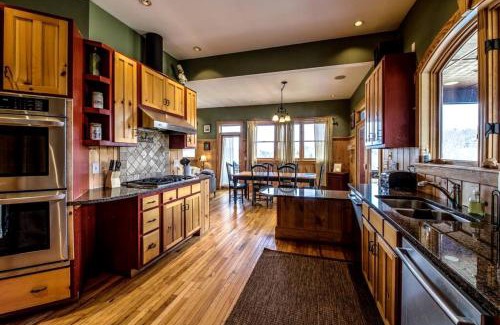 Blue Ridge House | Modern and Cozy Cabin Rental Between Mountains and River in Northern Georgia