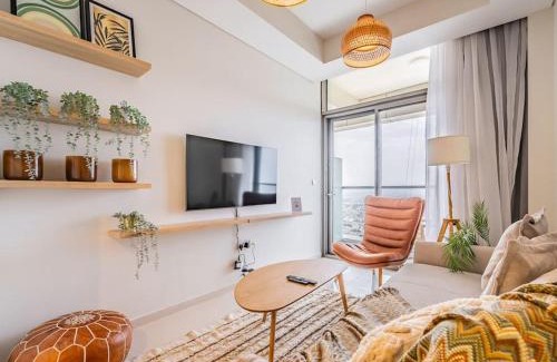 Sheikh Zayed Road Apartment | Modern and Cozy Condo With Unobstructed City Views