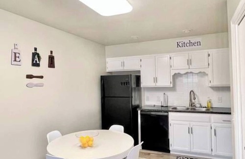 Smithville House | Modern and cozy home nestled a few blocks from downtown Smithville, MO