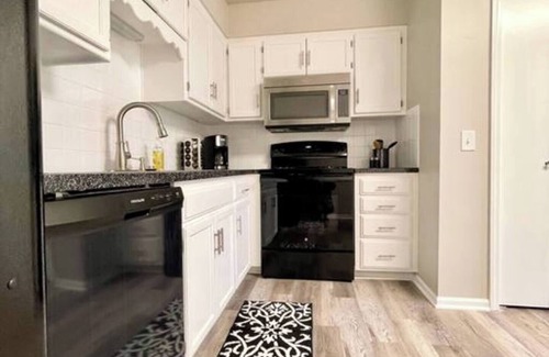 Smithville House | Modern and cozy home nestled a few blocks from downtown Smithville, MO