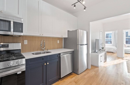 Communipaw Apartment | Modern and Fun BeLa's Best