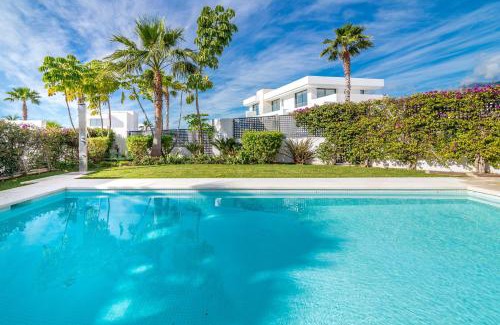 Marbella Villa | Modern and Luxurious Family Villa close to the Beach