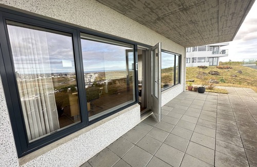 Kopavogur Apartment | Modern and Spacious 2 bedroom apartment in Kópavogur, great view !