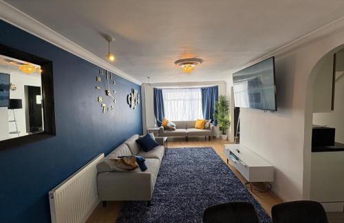 Bracknell House | Modern and Spacious 3 Bed retreat - Bracknell