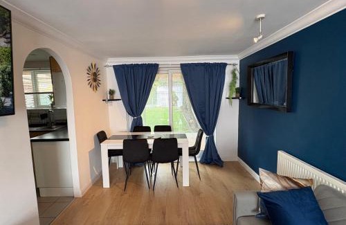Bracknell House | Modern and Spacious 3 Bed retreat - Bracknell