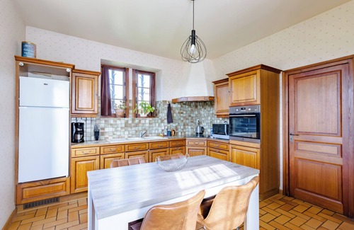 Cazoules House | Modern and Spacious Gîte in Cazoulès with Terrace, Parking, Pets Allowed, Near Sarlat