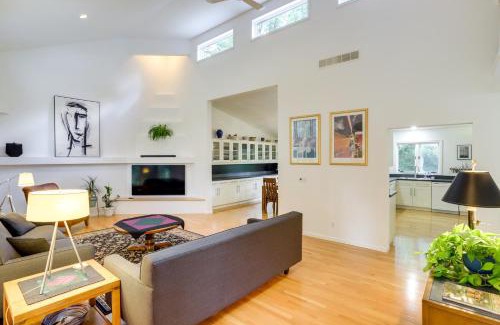 Granger House | Modern and Spacious Home - 6 Mi to Dtwn South Bend