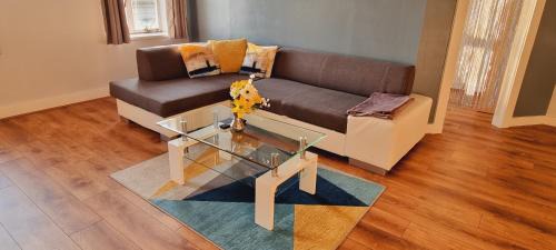 Castle Apartment | Modern and spacious Swansea centre apartment