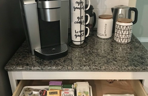 Bonanza House | Modern and Stylish newly constructed 3 bedroom 2 bath 2 car garage house