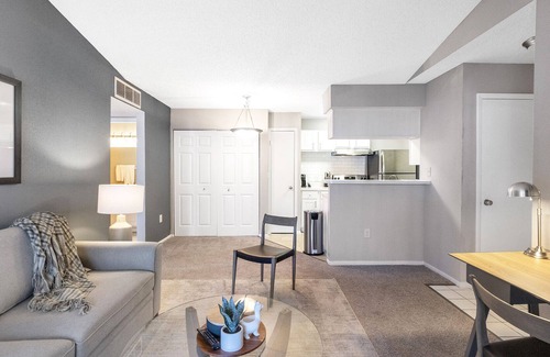 Greater Northdale Apartment | Modern Apartment in Prime Location (ID4693X0)