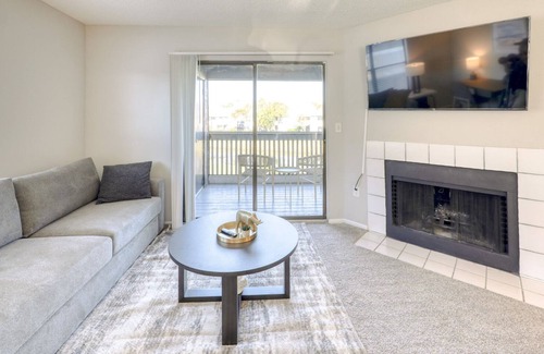 Greater Northdale Apartment | Modern Apartment in Prime Location (ID6123X10)