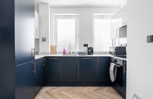 Havering Apartment | Modern Apartment in Romford near Elizabeth Line*4