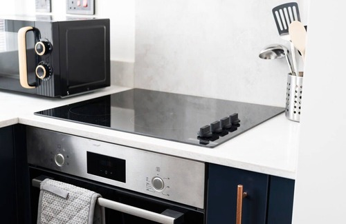 Havering Apartment | Modern Apartment in Romford near Elizabeth Line*4