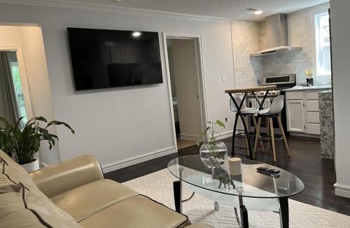 Des Moines Apartment | Modern Apartment 15 min from Sea-Tac Airport & near Des Moines Marina