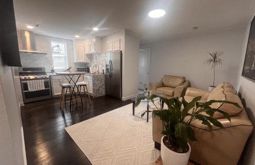 Des Moines Apartment | Modern Apartment 15 min from Sea-Tac Airport & near Des Moines Marina