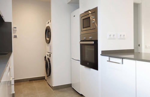 Altafulla Apartment | Modern Apartment 150m from Beach with Pool & Parking