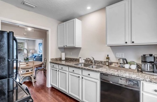 San Marco Apartment | Modern Apartment - 2 blocks from San Marco