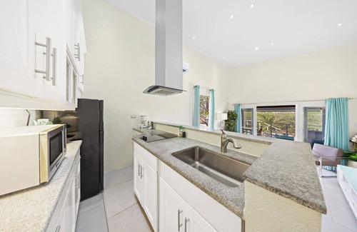 Boegoeroei Apartment | Modern apartment *6 minutes to Eagle Beach*
