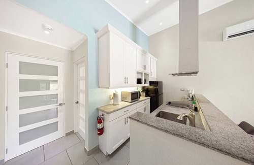 Boegoeroei Apartment | Modern apartment *6 minutes to Eagle Beach*