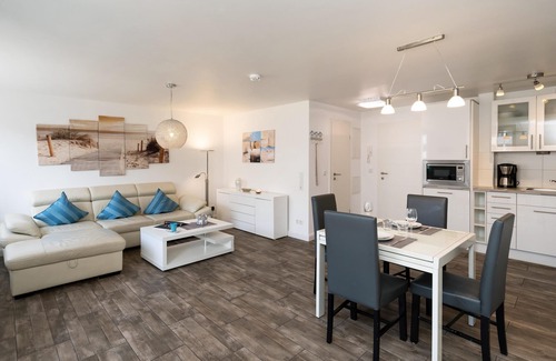 Westerland Apartment | Modern apartment, close to the beach with balcony, parking space, WLAN. Pets allowed.