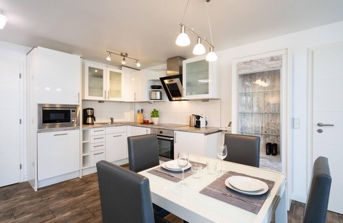 Westerland Apartment | Modern apartment, close to the beach with balcony, parking space, WLAN. Pets allowed.
