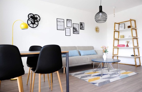 Bad Oeynhausen Apartment | Modern apartment with a beautiful sunny balcony