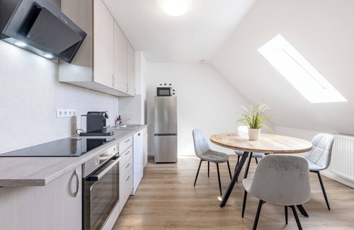 Wilhelmshaven Apartment | Modern apartment close to the shore with a view of the countryside