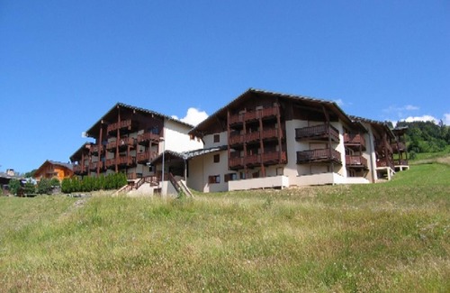Crest-Voland Apartment | Modern Apartment for 5 with Balcony, Close to Ski Slopes, Crest-Voland