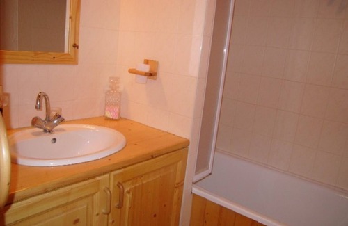 Crest-Voland Apartment | Modern Apartment for 5 with Balcony, Close to Ski Slopes, Crest-Voland