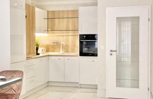 Pomorie Apartment | Modern Apartment for 4 Guests Sea View & Free Parking