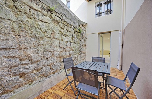 Aubervilliers Apartment | Modern apartment with terrace