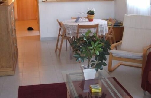 L'Escala Apartment | Modern Apartment - Gardens/Pool/WIFI/AIRCON/PARKING - D201, 3 Beds, Shared Pool, Aircon, WiFi, Parki
