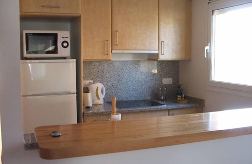 L'Escala Apartment | Modern Apartment - Gardens/Pool/WIFI/AIRCON/PARKING - D201, 3 Beds, Shared Pool, Aircon, WiFi, Parki