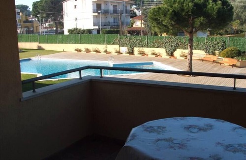 L'Escala Apartment | Modern Apartment - Gardens/Pool/WIFI/AIRCON/PARKING - D201, 3 Beds, Shared Pool, Aircon, WiFi, Parki