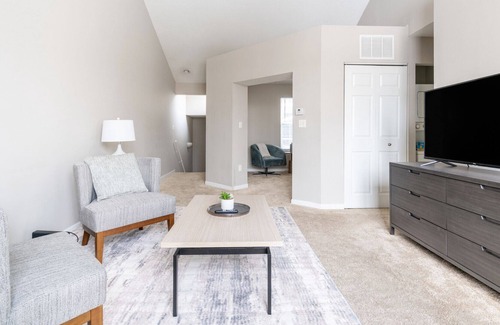 Indianapolis Apartment | Modern Apartment in Prime Location (ID1264X397)