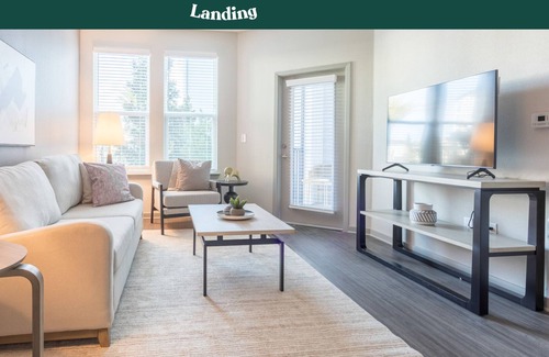 OakLeaf Plantation Apartment | Modern Apartment in Prime Location (ID8934X57)