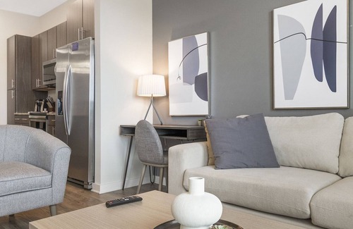 Southside Apartment | Modern Apartment in Prime Location (ID8783X97)