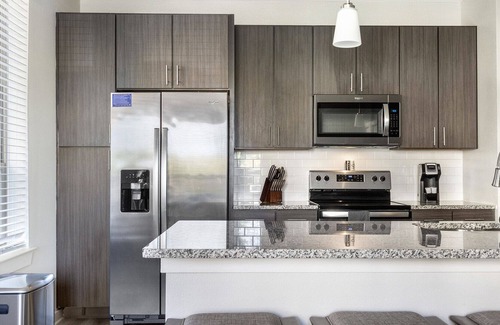 Southside Apartment | Modern Apartment in Prime Location (ID8784X30)